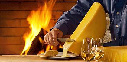 Walliser Raclette-Abend im Kreis 5 – Genuss à discrétion!